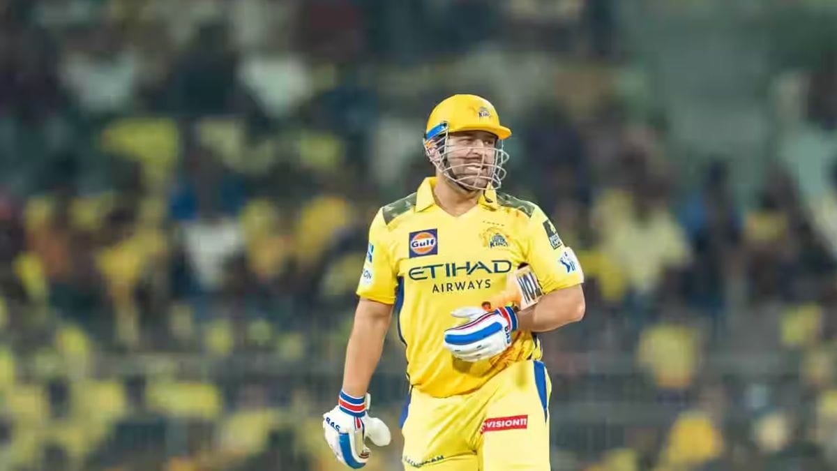 RCB के खिलाफ 9 वें नंबर पर बैटिंग करने आए धोनी, जब पूरा मैच खत्म हो गया था। फैंस ने कहा ऐसी पारी का कोई महत्व नहीं माही के देर से बैटिंग में आने पर फैंस का फूटा गुस्सा।