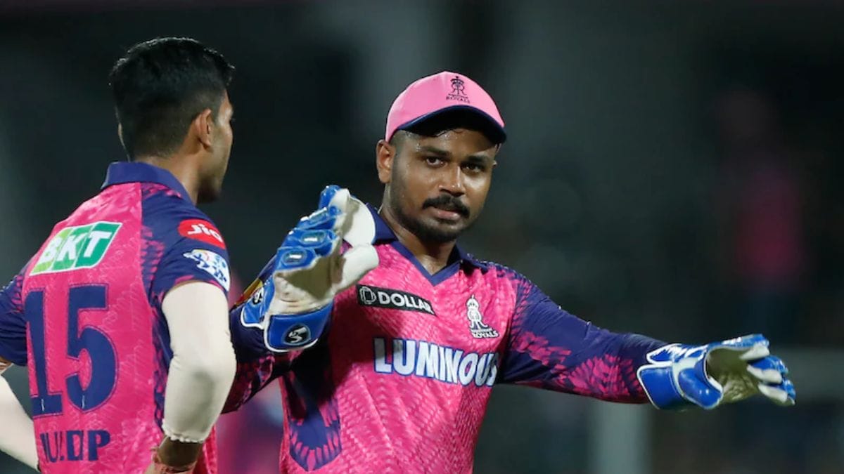 आईपीएल को बीच में छोड़ संजु सैमसन पँहुचे बैंगलोर। क्या चोट कि वजह से बाहर हो गए संजु सैमसन? रियान पराग कि जगह सैमसन होंगे राजस्थान के कप्तान।