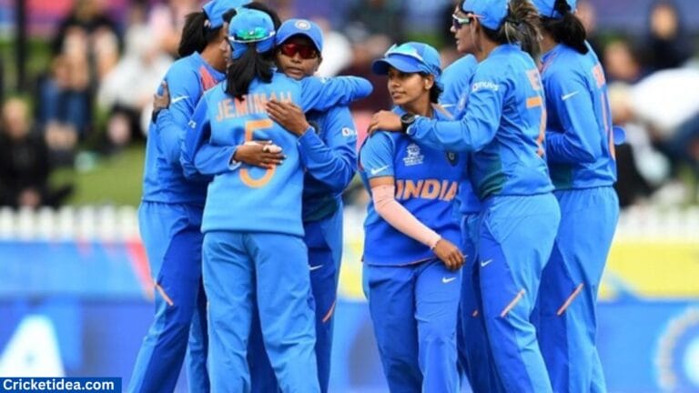 भारतीय महिला क्रिकेट टीम ने ट्राई सीरीज के फाइनल में श्रीलंका को हराकर रचा इतिहास।